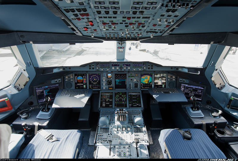 Illustration for article titled Large Planes Face-Off : Boeing 747-8 VS Airbus A-380